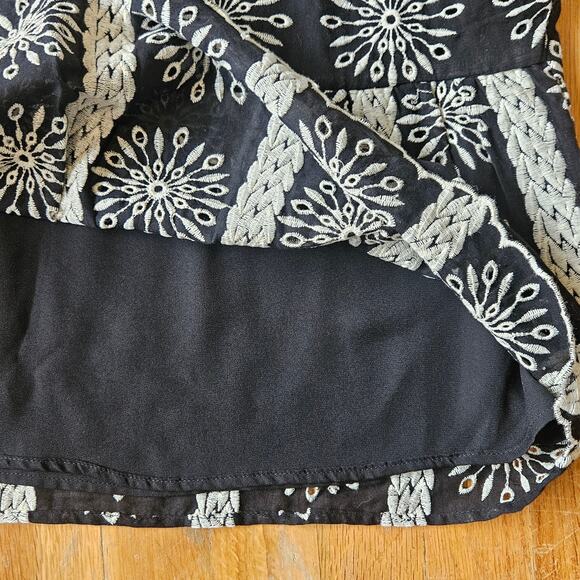 Skies Are Blue Top Womens M‎ Black White Embroidered Crochet Trim Boho Festival - Picture 7 of 12